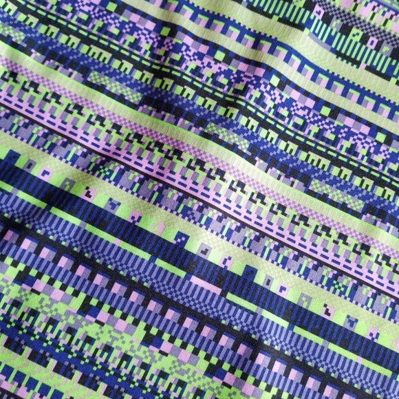 🔥Nike Pro 1/2 Zip Aztec print Dri-fit Running - Picture 5 of 7